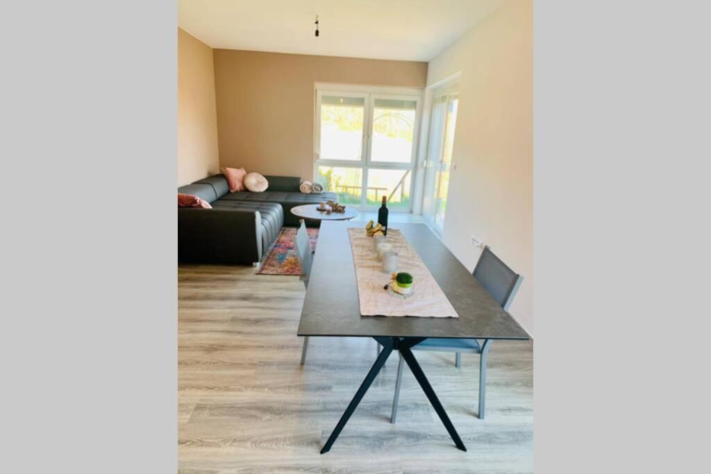Gaestetraum Mit Wunderschoenem Ausblick Und Garten Appartement Muhldorf Bei Feldbach Buitenkant foto